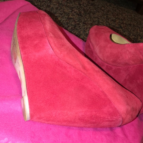 Red Suede (Abrego) platform peep toe pumps - Picture 4 of 4